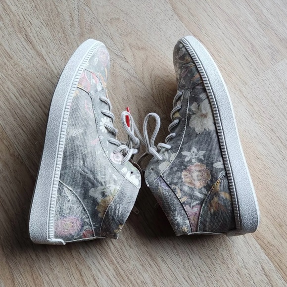 Think! brand light gray with floral accent high top sneakers. NWT. Size 8.Cute! - Picture 5 of 11